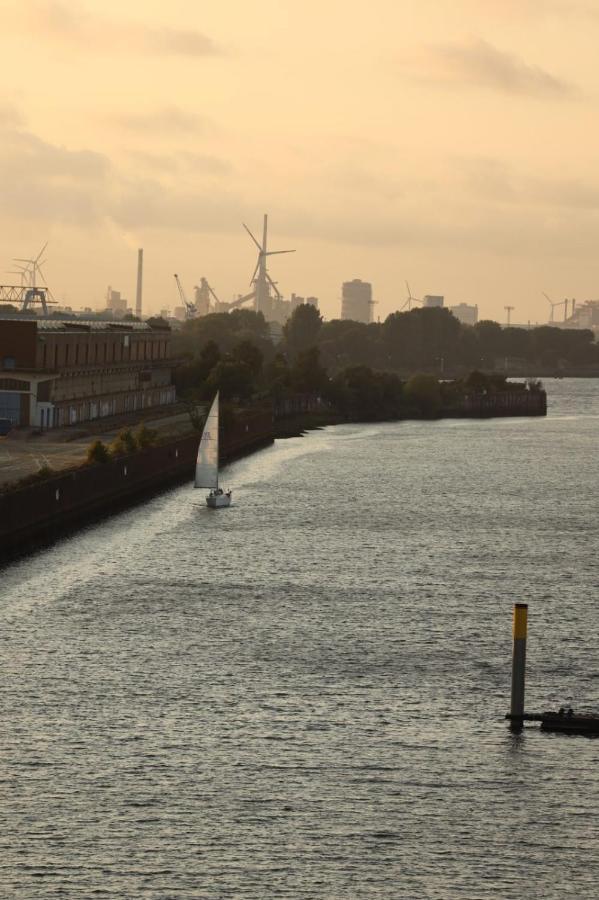 Botel Segelyacht
